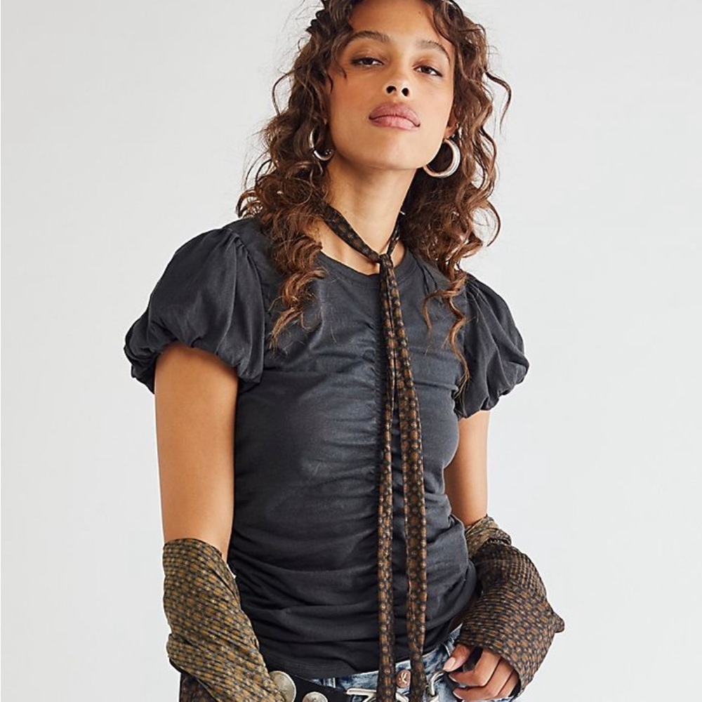 🩶 Free People Dark Grey Ruched Puff Sleeves Knit Short Sleeves Tee T-Shirt